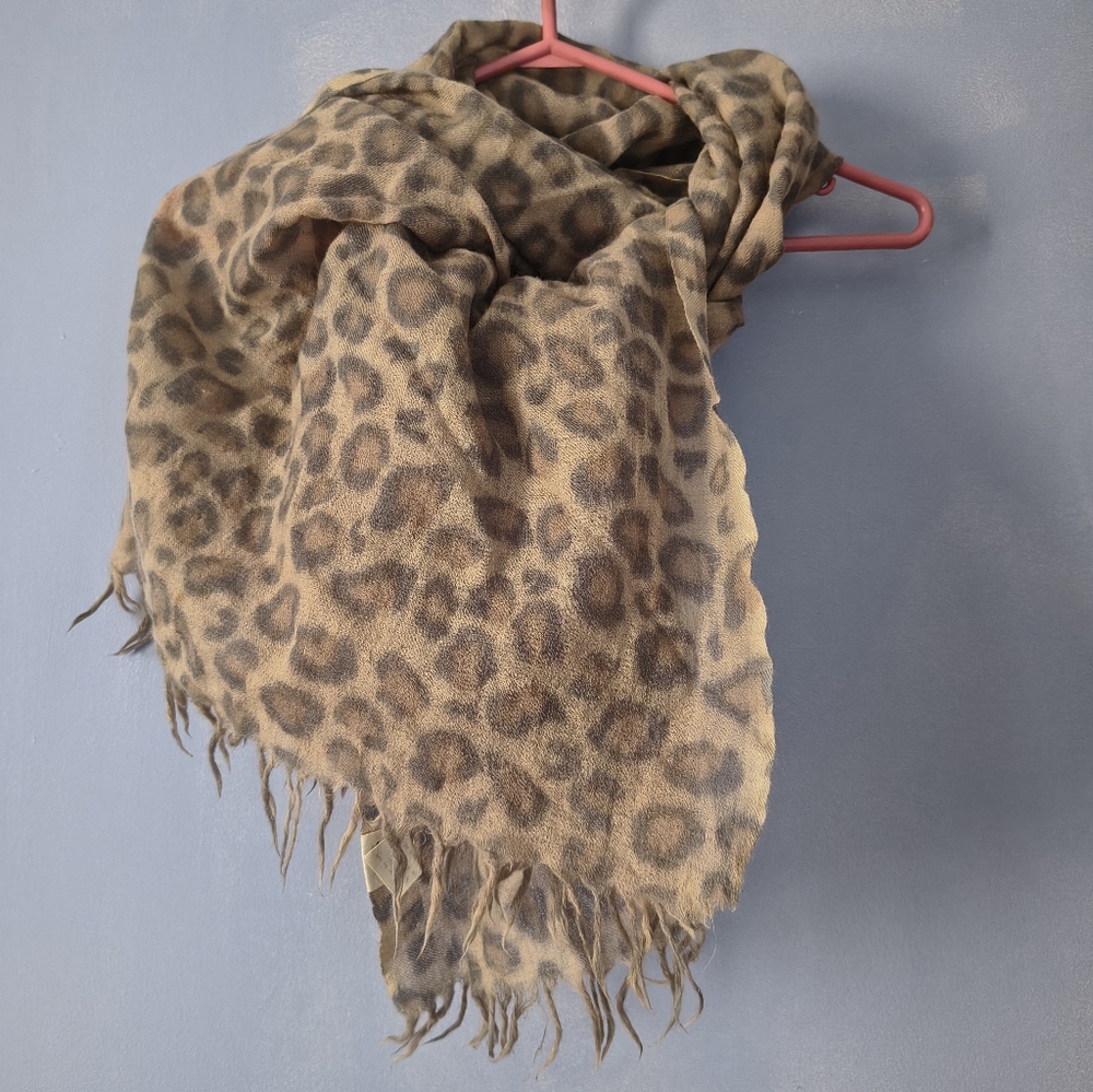Wilfred Aritzia Leopard Print Shawl Scarf